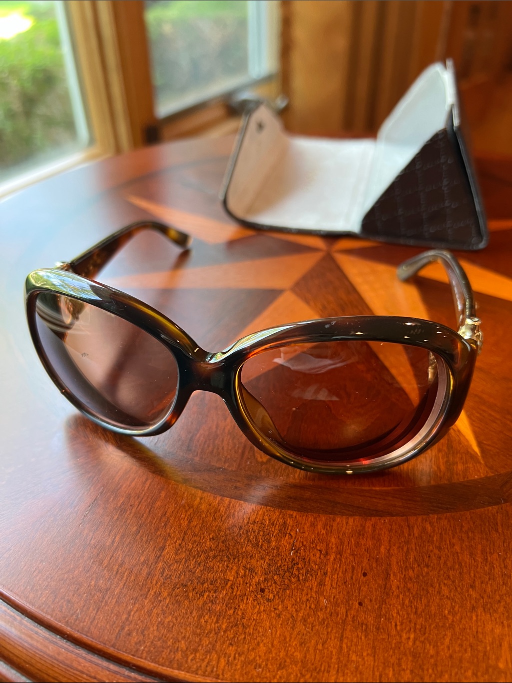 Gucci Sunglasses With Gucci Case